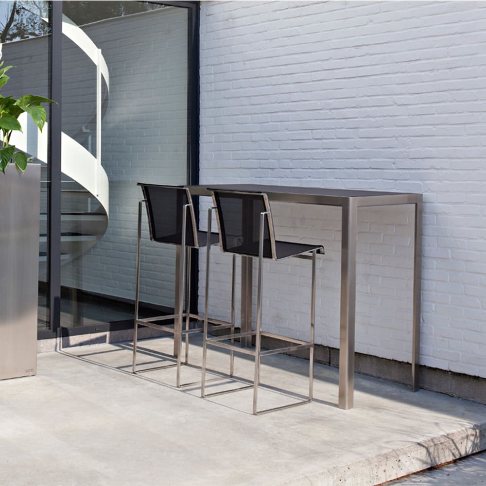 Nimio barstol og bord fra Fuera Dentro